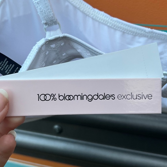 *NWT* Bloomingdale’s Snow Eyelet Bikini Top - Picture 4 of 6